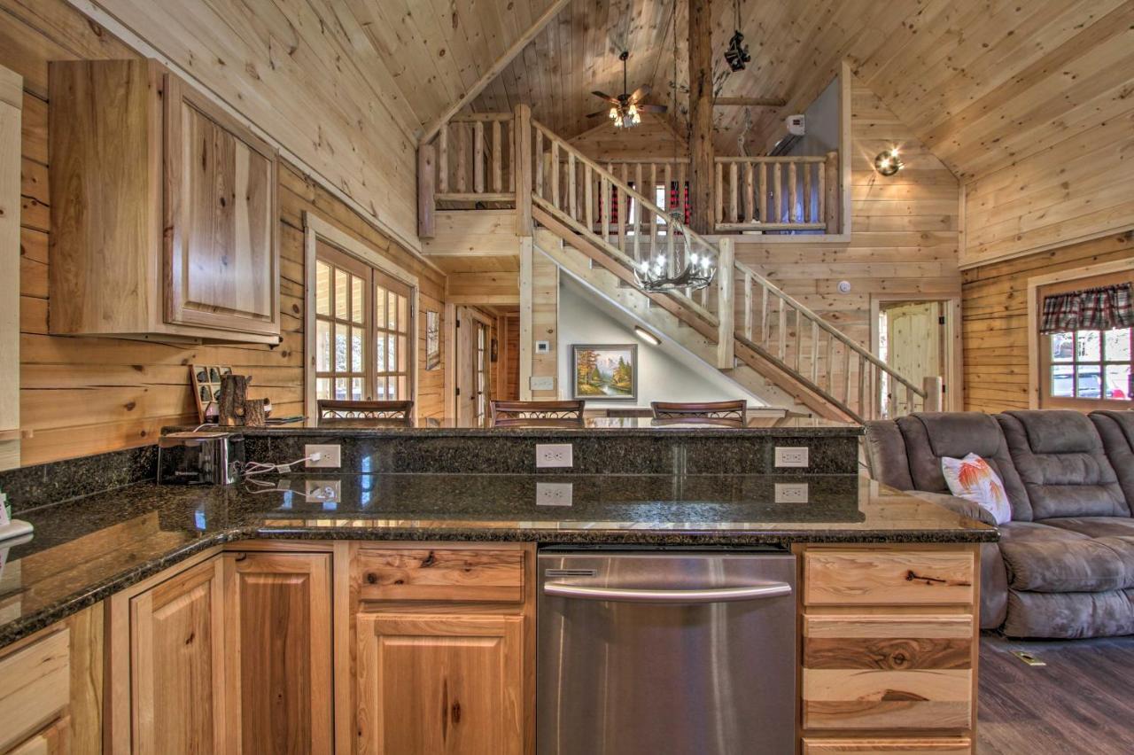 The Phoenix Cabin With Hot Tub In Gatlinburg! 빌라 외부 사진